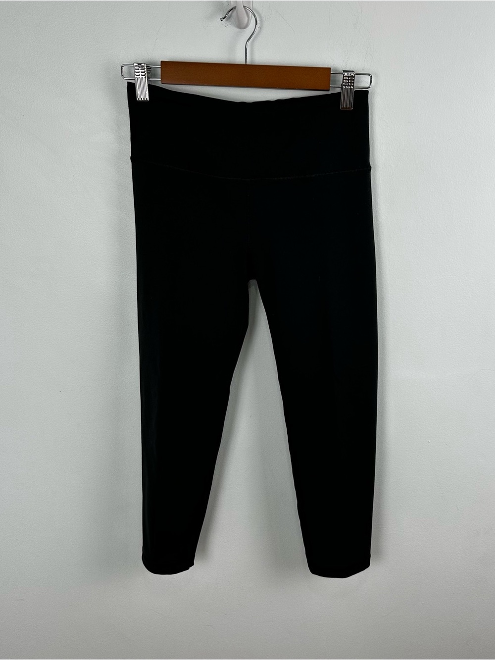 Victoria Sport by Victoria's Secret Black Knockout Capri Leggings Size Small